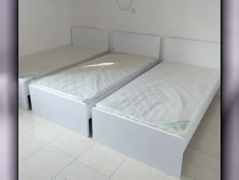 الأسّرة - فردي  - أبيض  - متضمنة المرتبة