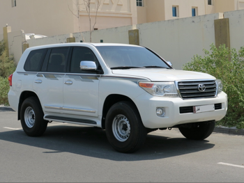 Toyota  Land Cruiser  GXR  2013  Automatic  310,000 Km  8 Cylinder  Four Wheel Drive (4WD)  SUV  White
