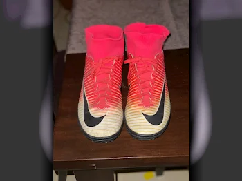 أحذية نايكي  زهري مقاس 42  رجالي