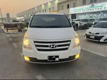 هيونداي  فان اتش وان  2016  اوتوماتيك  6,000 كم  4 سلندر  دفع خلفي  فان \ باص  أبيض