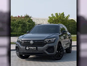Volkswagen  Touareg  R line  2022  Automatic  54,200 Km  6 Cylinder  All Wheel Drive (AWD)  SUV  Gray  With Warranty