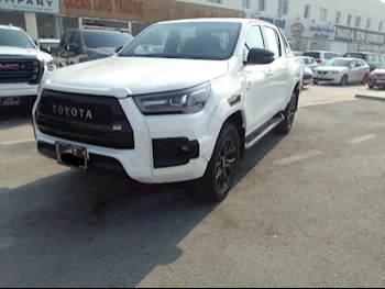 Toyota  Hilux  GR Sport  2022  Automatic  25,000 Km  6 Cylinder  Four Wheel Drive (4WD)  Pick Up  White