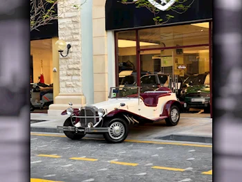 Mercedes-Benz  C-Class  280  1987  Manual  13,000 Km  6 Cylinder  Rear Wheel Drive (RWD)  Classic  White and Red