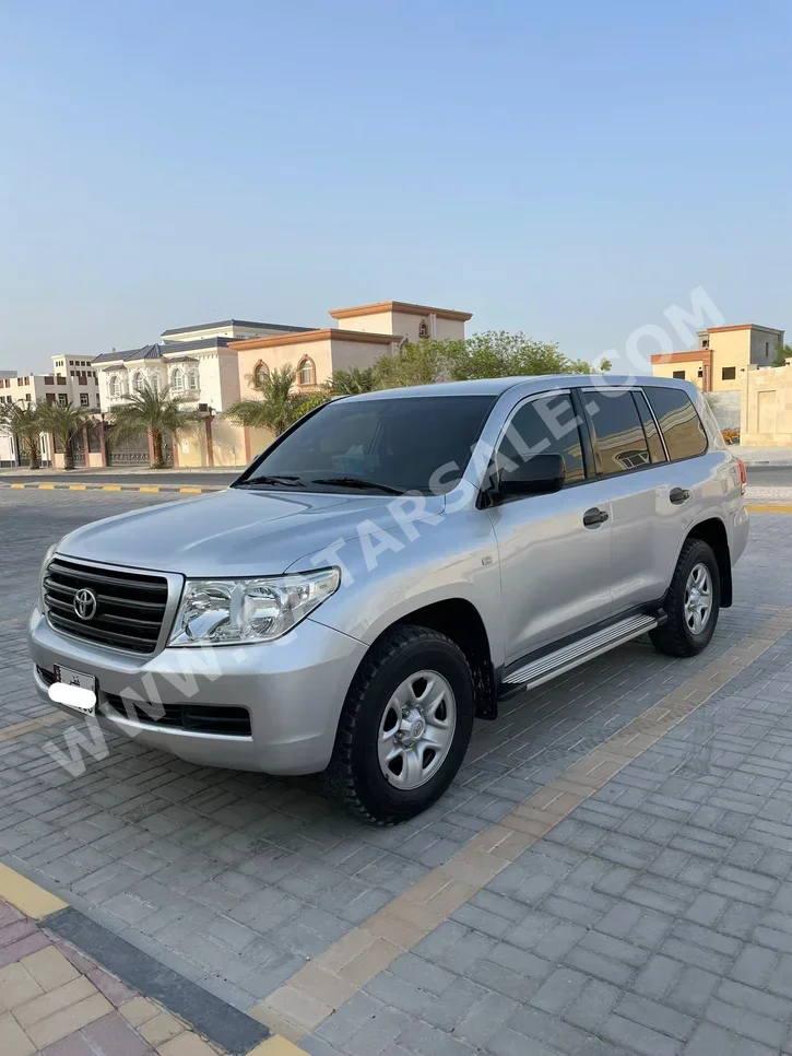 Toyota  Land Cruiser  G  2011  Automatic  322,000 Km  6 Cylinder  Four Wheel Drive (4WD)  SUV  Silver  With Warranty