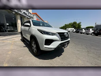 Toyota  Fortuner  2023  Automatic  0 Km  4 Cylinder  Four Wheel Drive (4WD)  SUV  White  With Warranty