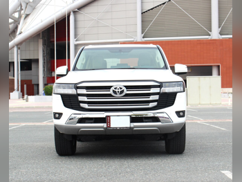 تويوتا  لاند كروزر جي اكس ار  6 سلندر  إس يو في 4 في 4  أبيض  2025