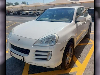 Porsche  Cayenne  2010  Automatic  138,000 Km  6 Cylinder  All Wheel Drive (AWD)  SUV  White