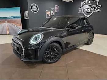 Mini  Cooper  2024  Automatic  4,300 Km  3 Cylinder  Front Wheel Drive (FWD)  Hatchback  Black  With Warranty