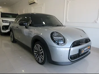 Mini  Cooper  2025  Automatic  1,600 Km  4 Cylinder  Front Wheel Drive (FWD)  Hatchback  Gray  With Warranty