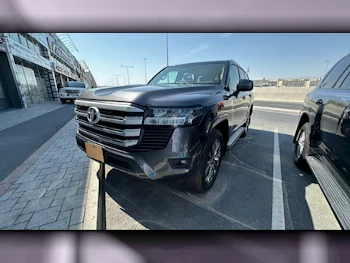 تويوتا  لاند كروزر  جي اكس ار  2024  اوتوماتيك  0 كم  6 سلندر  دفع رباعي  اس يو في  رمادي  تحت الضمان