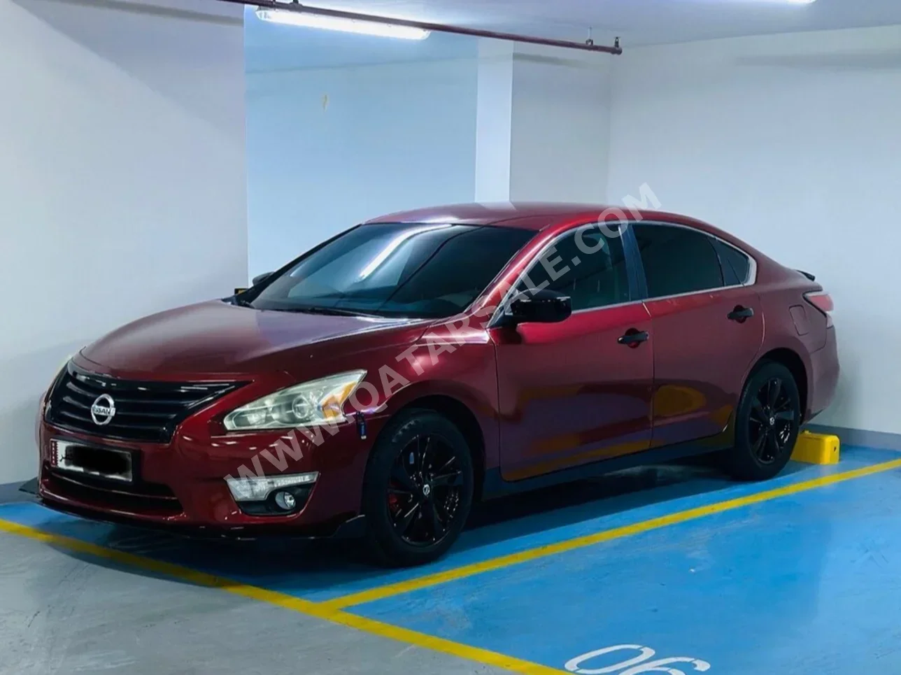 نيسان ألتيما 2.5 اس اف 2016 اوتوماتيك 199,600 كم 4 سلندر سحب امامي سيدان أحمر