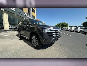  تويوتا  لاند كروزر  جي اكس ار  2024  اوتوماتيك  0 كم  6 سلندر  دفع رباعي  اس يو في  رمادي  تحت الضمان