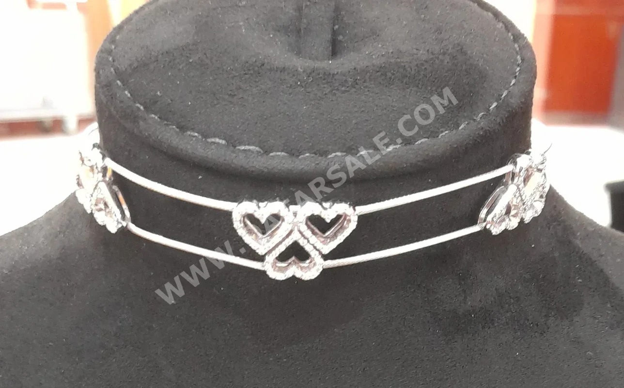 الذهب قلادة  ايطاليا  نسائي  حسب القطعة ( ديزاينرز)  31 غرام  قلب  ذهب ابيض  عيار 18