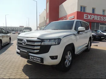 تويوتا  لاند كروزر  جي اكس ار  2023  اوتوماتيك  53,000 كم  6 سلندر  دفع رباعي  اس يو في  أبيض  تحت الضمان