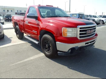 GMC  Sierra  SLE  2013  Automatic  300,000 Km  8 Cylinder  Four Wheel Drive (4WD)  Pick Up  Red