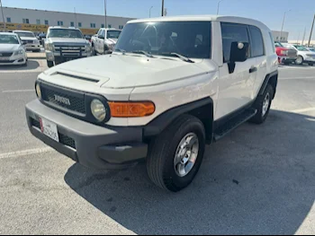 Toyota  FJ Cruiser  2009  Automatic  292,000 Km  6 Cylinder  Four Wheel Drive (4WD)  SUV  Beige