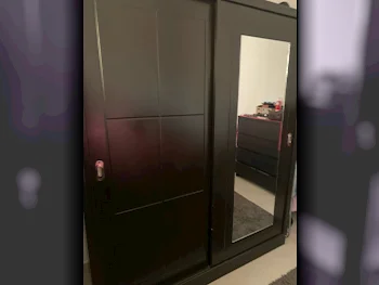 خزائن ودواليب الملابس والزينة - خزائن  - أسود