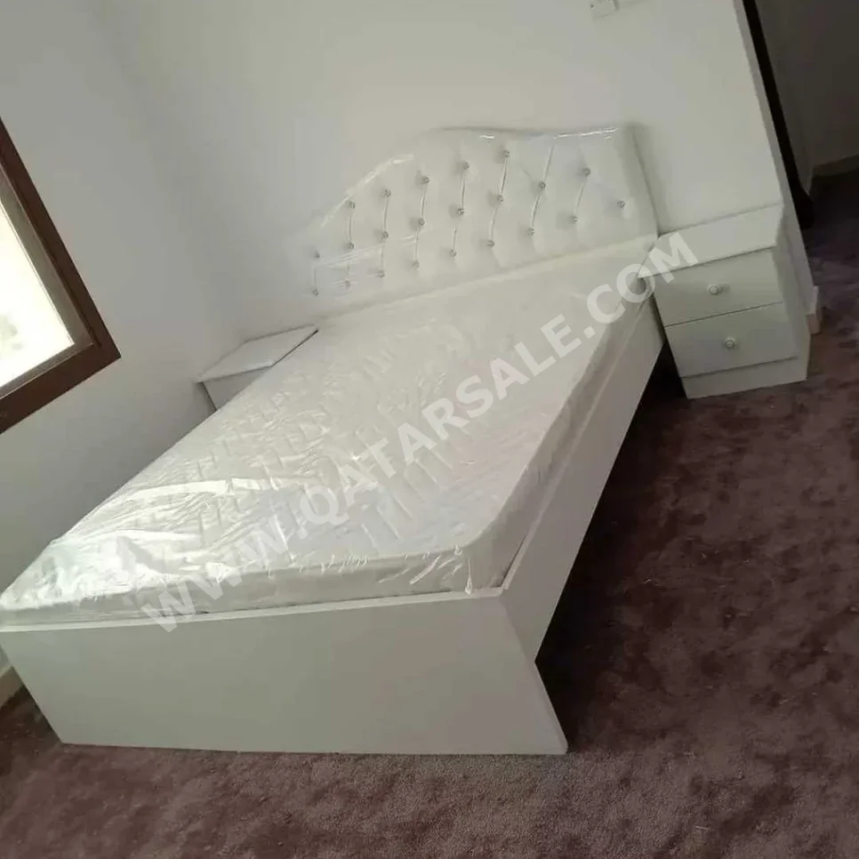 Beds - Queen - White - Mattress Included - With Bedside Table