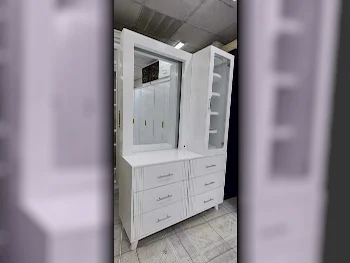 خزائن ودواليب الملابس والزينة - دوحة فيرنيتشر  - طاولة زينة ، مرآة ، كرسي و وحدتا رفوف  - أبيض