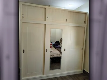 خزائن ودواليب الملابس والزينة - دوحة فيرنيتشر  - خزائن  - اللون البيج