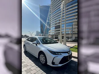 تويوتا  كورولا  4 سلندر  سيدان  أبيض لؤلؤي  2025