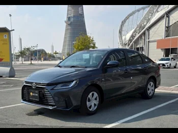 تويوتا  ياريس  4 سلندر  سيدان  رصاصي  2024