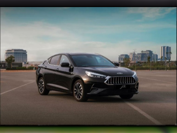 Jac  J7 - Intelligent  4 Cylinder  Sedan  Gray Metallic  2025