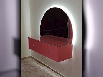 خزائن ودواليب الملابس والزينة - دوحة فيرنيتشر  - طاولة زينة ، مرآة ، كرسي و وحدتا رفوف  - متعدد الألوان