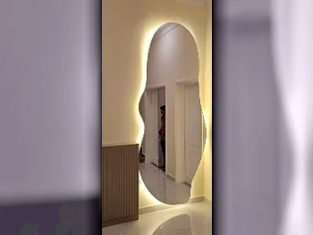 خزائن ودواليب الملابس والزينة - دوحة فيرنيتشر  - طاولة زينة ، مرآة ، كرسي و وحدتا رفوف  - أبيض