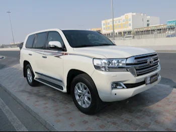 Toyota  Land Cruiser  GXR  2018  Automatic  124,000 Km  8 Cylinder  Four Wheel Drive (4WD)  SUV  White