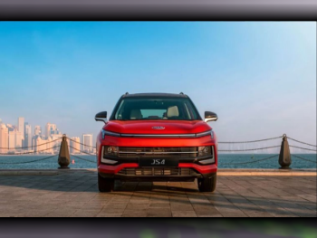 جاك  جي اس 4 - انتلجنت  4 سلندر  إس يو في 2 في 4  أبيض لؤلؤي  2025