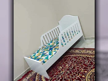 الأسّرة - فردي  - أبيض  - متضمنة المرتبة