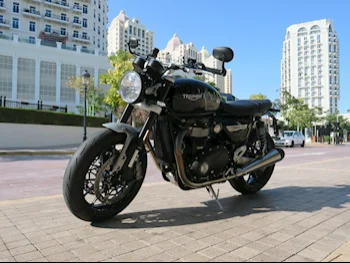 Triumph  Speed Twin 1200 -  2023 - Color Black -  Warranty