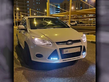 فورد  فوكس  2012  اوتوماتيك  170,000 كم  4 سلندر  سحب امامي  سيدان  أبيض