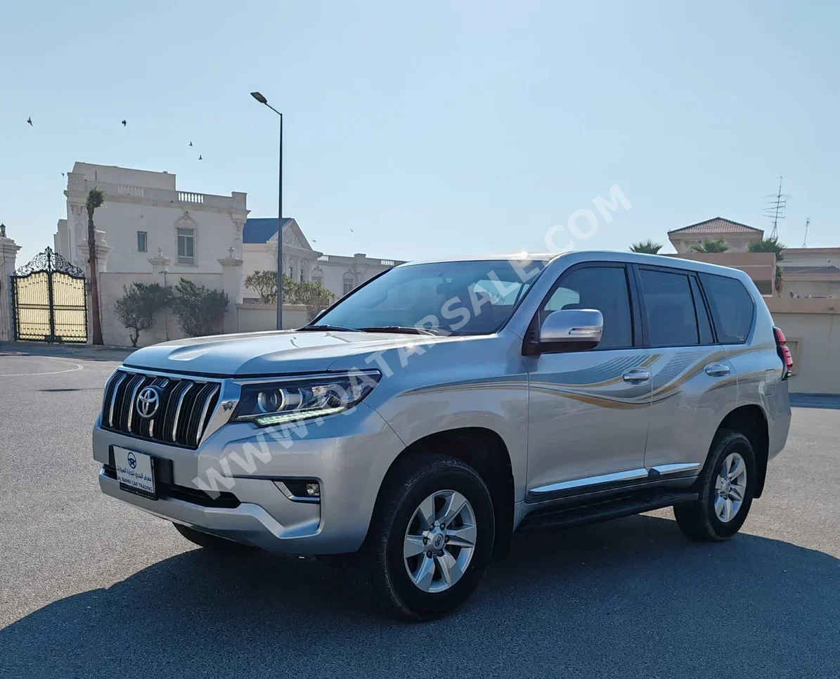 تويوتا  برادو  تي اكس ال  2020  اوتوماتيك  104,000 كم  6 سلندر  دفع رباعي  اس يو في  رمادي
