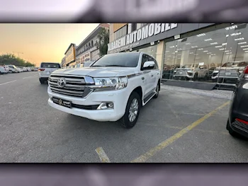 تويوتا  لاند كروزر  في اكس ار  2021  اوتوماتيك  160,000 كم  8 سلندر  دفع رباعي  اس يو في  أبيض