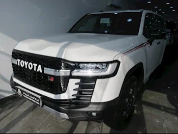 تويوتا  لاند كروزر  جي اكس  2024  اوتوماتيك  0 كم  6 سلندر  دفع رباعي  اس يو في  أبيض  تحت الضمان