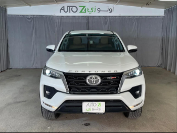 Toyota  Fortuner  TRD  2023  Automatic  49,300 Km  6 Cylinder  Four Wheel Drive (4WD)  SUV  White  With Warranty