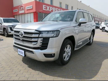 تويوتا  لاند كروزر  جي اكس ار توين توربو  2025  اوتوماتيك  0 كم  6 سلندر  دفع رباعي  اس يو في  فضي  تحت الضمان