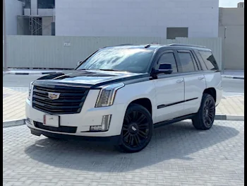 Cadillac  Escalade  Platinum  2016  Automatic  35,000 Km  8 Cylinder  Four Wheel Drive (4WD)  SUV  White