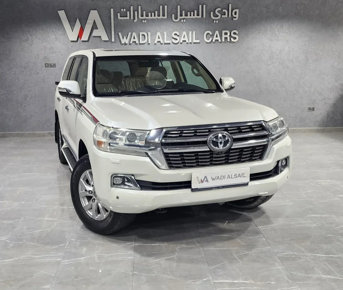 تويوتا  لاند كروزر  جي اكس ار  2016  اوتوماتيك  389,000 كم  8 سلندر  دفع رباعي  اس يو في  أبيض