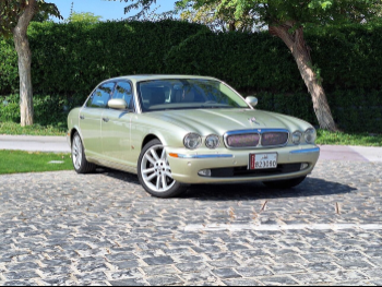 جاكوار  اكس ج  6  2007  اوتوماتيك  45,000 كم  8 سلندر  دفع خلفي  سيدان  ذهبي