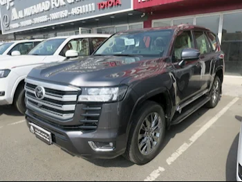 تويوتا  لاند كروزر  جي اكس ار توين توربو  2025  اوتوماتيك  0 كم  6 سلندر  دفع رباعي  اس يو في  رمادي  تحت الضمان