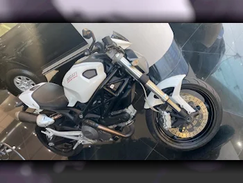 دوكاتي  مونيستر -  2013 - اللون ابيض