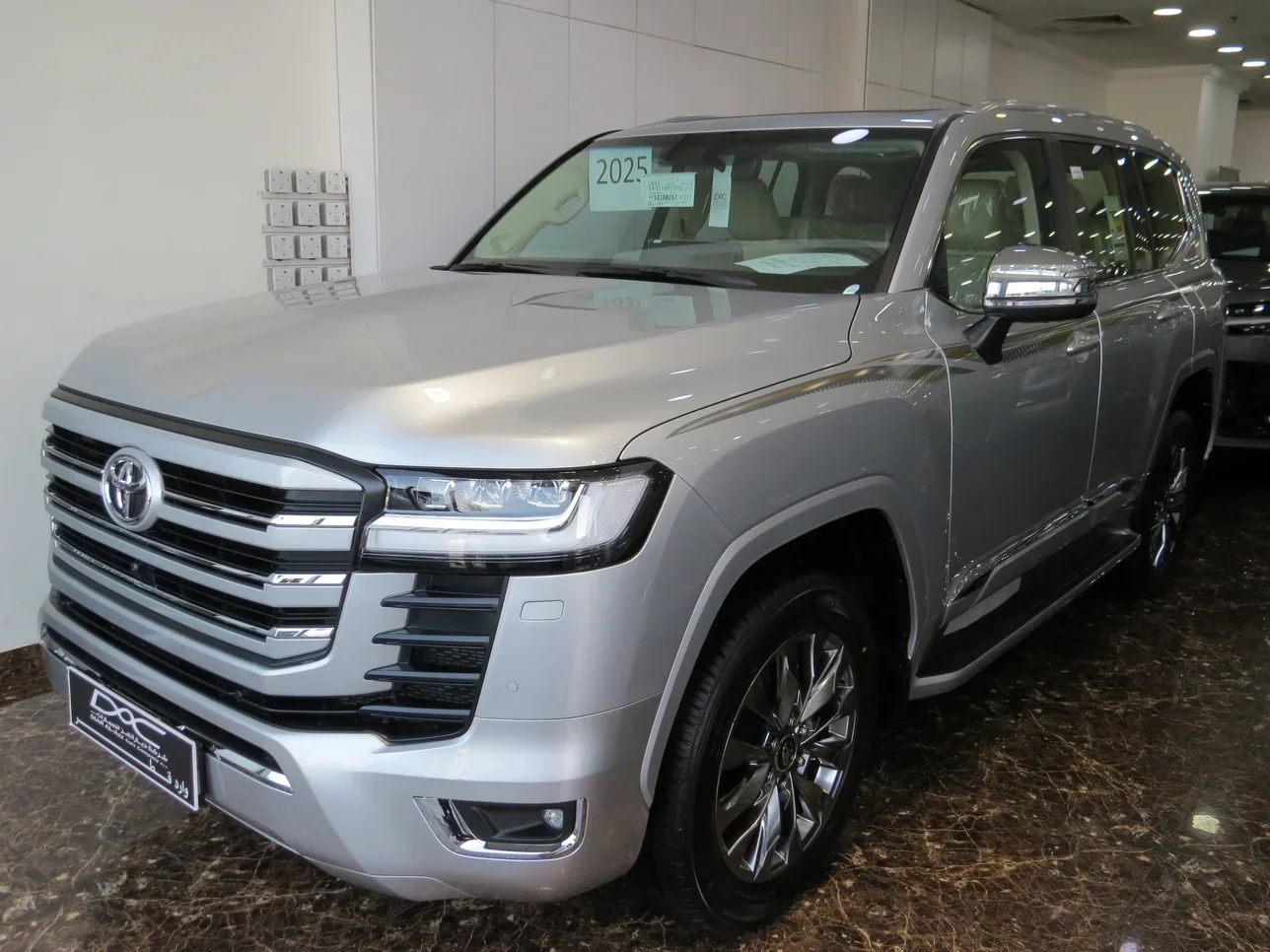 تويوتا  لاند كروزر  في اكس توين توربو  2025  اوتوماتيك  0 كم  6 سلندر  دفع رباعي  اس يو في  فضي  تحت الضمان