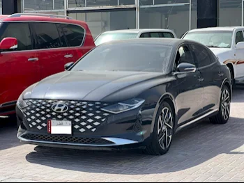 هيونداي  ازيرا  2021  اوتوماتيك  90,000 كم  4 سلندر  سحب امامي  سيدان  أسود  تحت الضمان