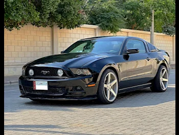 فورد  موستانغ  2013  عادي  70,000 كم  8 سلندر  دفع خلفي  كوبيه \ سبورت  أسود