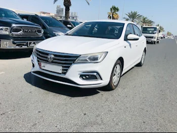 ام جي  5  2020  اوتوماتيك  128,000 كم  4 سلندر  سحب امامي  سيدان  أبيض