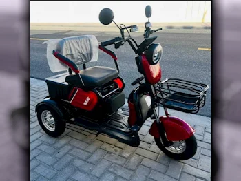 سكوترات سكوتر الثلاث عجلات  - متعدد الألوان