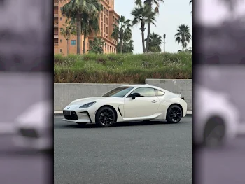 تويوتا  جي ار 86  2025  عادي  7,000 كم  4 سلندر  دفع خلفي  كوبيه \ سبورت  أبيض  تحت الضمان